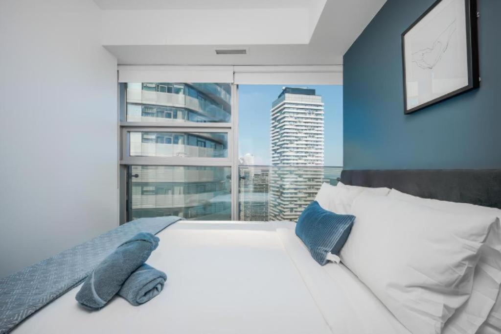 Downtown Suites Toronto Exterior photo
