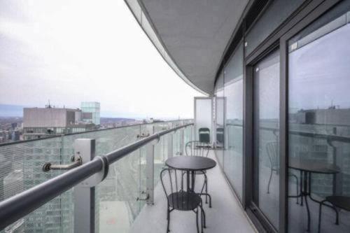 Downtown Suites Toronto Exterior photo